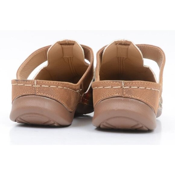 Italina Womens 9W WIDE Floral Boho Mule Clogs Vegan Leather Cottage Feminine NEW - Picture 4 of 12